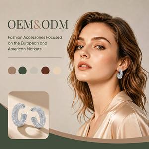 Pendientes de Aro Gruesos Personalizados al por Mayor, de Acero Inoxidable Plateado, Totalmente Pavimentados con Cristales, de Lujo, Hipoalergénicos, Ideales para Regalo - Product Image 1