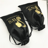 Sac de rangement pour perruque en soie noire satinée avec cordon de serrage simple et logo doré personnalisé sacs en satin pour extensions de cheveux sac à poussière d'emballage