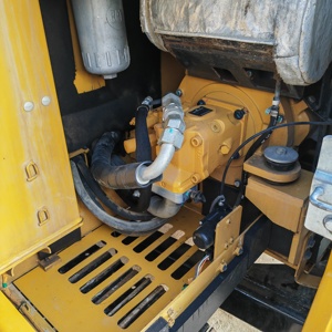 Mini-excavatrice Caterpillar 305.5e d'occasion, modèle 2022, moteur 5,5 tonnes, engrenages inclus, à vendre - Product Image 4