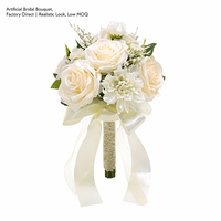 Bouquet de roses artificielles champagne et dahlias avec long ruban en satin, feuillage vert frais, décoration pour cérémonie de mariage et séance photo