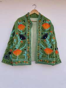 Chaqueta Kimono Verde de Terciopelo Hecha a Mano con Bordado Suzani, Abrigo Uzbeco Estilo Boho, Proveedor Mayorista de Exportación de India - Product Image 1