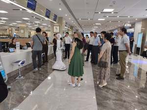 Robot de medición de temperatura humana y Recepción de bienvenida para hotel, personalización - Product Image 3