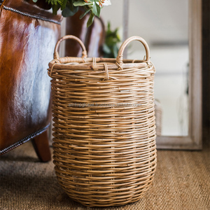 Cesta de almacenamiento de ratán natural hecha a mano para arreglos florales y regalos Diseño portátil para floristerías - Product Image 4