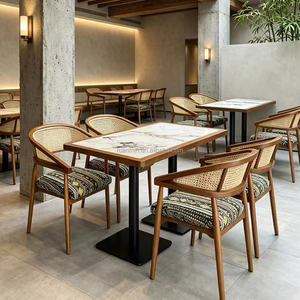 Set di Sedute per Ristorante Commerciale, Sedia in Legno Massello e Rattan, Tavolo Quadrato con Rivestimento in Tessuto Vintage per Caffetteria - Product Image 1