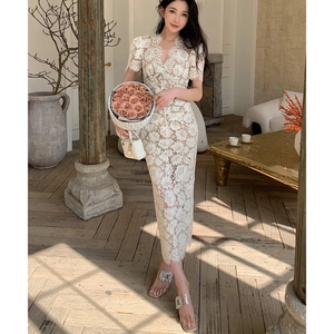 Vendita calda estate nuova gonna leggera di lusso con scollo a V in pizzo con fiocco abito da <span class=keywords><strong>donna</strong></span> <span class=keywords><strong>abbigliamento</strong></span> <span class=keywords><strong>donna</strong></span> all'ingrosso - Product Image 1
