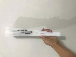 พัดพับโพลีเอสเตอร์ขนาด 13 นิ้ว ลายสลักแบบกังฟู พร้อมโครงพลาสติกแบบแกะสลัก - Product Image 3