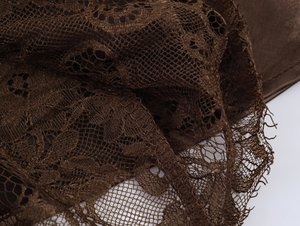 <span class=keywords><strong>Gonna</strong></span> Midi in Raso Personalizzata Primavera 2026 - <span class=keywords><strong>Gonna</strong></span> Casual Vintage con Inserto in Pizzo e Spacco sull'Orlo per Donna, OEM/ODM da Fabbrica di Abbigliamento Cinese - Product Image 6