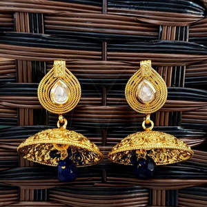 Boucles d'oreilles Polki traditionnelles élégantes 4,5 cm et 35 g Parfaites pour les tenues de mariée, les fonctions de mariage et les tenues ethniques - Product Image 1