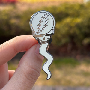 Le nouveau dessin animé chaud lumineux épinglette en gros né reconnaissant décoration cadeau Badge personnalisé métal lumineux épingle fantôme pour sac - Product Image 6