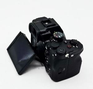 Appareil photo hybride Sony A7R5 d'occasion, boîtier 61MP plein format, stabilisation 5 axes, vidéo 8K, bon état, prêt à être expédié - Product Image 2