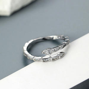 Anello in Argento T0756 con Diamante Taglio Baguette Colore G Naturale Gioiello Classico da Donna per Fidanzamento - Product Image 2