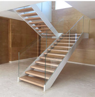 Escalier droit de sécurité préfabriqué avec marches en bois et garde-corps en verre, escalier intérieur avec éclairage LED