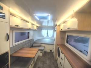 Remolque <span class=keywords><strong>de</strong></span> Viaje <span class=keywords><strong>de</strong></span> Lujo <span class=keywords><strong>de</strong></span> 6.9m, RV Camper con Chasis AL-KO, Muebles <span class=keywords><strong>de</strong></span> Aluminio sin Madera, Frenos Eléctricos, Diseño Moderno <span class=keywords><strong>para</strong></span> 2-4 Personas - Product Image 5