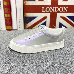 Primavera y otoño Nuevos zapatos de cuero de los hombres de moda con un paso. Zapatos de tabla de suela suave casuales de moda y versátiles - Product Image 6