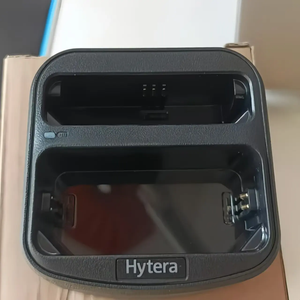 Chargeur double poche Hytera CH20L15 5V/2A DC QC2.0 pour caméra corporelle Hytera VM780 - Charge simultanée d'une caméra et d'une batterie - Product Image 3