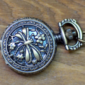 32 Modelli Assortiti, Orologio Classico Romano di Piccole Dimensioni con Movimento al Quarzo, Cassa Quadrata in Acciaio Inox da 46MM, Cinturino in Gomma, Stile Vintage Antico con Cuore Traforato - Product Image 2