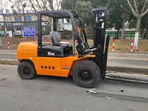Chariot élévateur diesel Hangzhou R50, marque chinoise, haute performance, 3 mètres, prix bas, machine d'occasion, 5 tonnes, AWD 4x4, modèle 2023, pneus pleins, deux roues motrices - Product Image 3