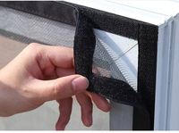 Moustiquaire enroulable en fibre de verre au design moderne, anti-mouches et insectes, maille 10x10mm, noir et blanc – Offre Spéciale