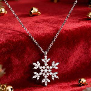 Collana con ciondolo a forma di fiocco di neve per donna, regalo di gioielli alla moda scintillanti per le vacanze - Product Image 6