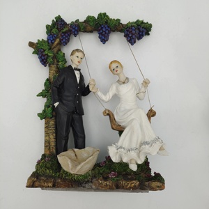 Statues de mariage en résine Couple marié amour anniversaire balançoire Figurines ornement de bureau Europe SCULPTURE 1/6 Xiamen Port 240 pièces - Product Image 2