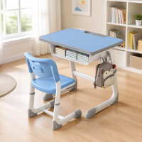 Ensemble bureau et chaise ergonomiques pour enfants avec cadre en forme de C, compartiment de rangement ouvert et plateau encastré, design bleu clair
