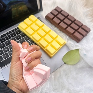 Juguete Antiestrés de Chocolate Suave para Apretar, de Rebote Lento, para Adultos y Niños, Lindo Regalo para Escritorio, Hogar, Oficina y Viajes - Product Image 1