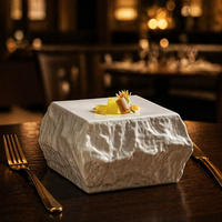 Présentoir Carré en Céramique Texturée Effet Pierre Naturelle, Plateau Jetable en Porcelaine Blanc pour Fêtes, Gourmandises, Apéritifs et Desserts