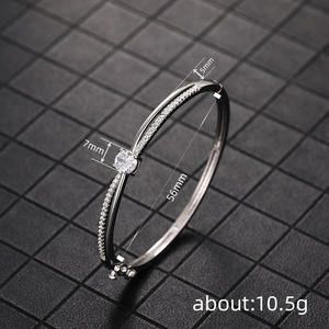 Bracciale a fascia con design a croce per donna, stile geometrico rotondo, accessorio da polso per uso quotidiano - Product Image 5