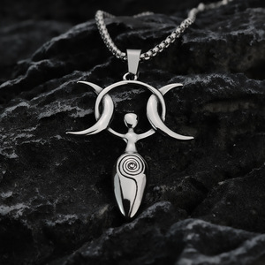Yunnique – collier avec pendentif en acier inoxydable pour hommes, déesse de la lune, design géométrique, asymétrie, bijoux à la mode - Product Image 2