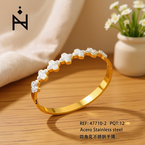 Bracelet en acier inoxydable plaqué or avec motif floral aux quatre coins, bijou de mode pour femme, cadeau - Product Image 3