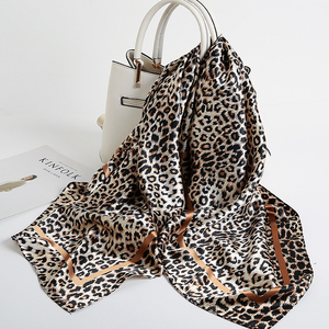 Mode imprimé léopard foulards à col carré 90cm concepteur impression personnalisée tête <span class=keywords><strong>cheveux</strong></span> cravates Satin écharpe pour les femmes élégant <span class=keywords><strong>luxe</strong></span> - Product Image 3