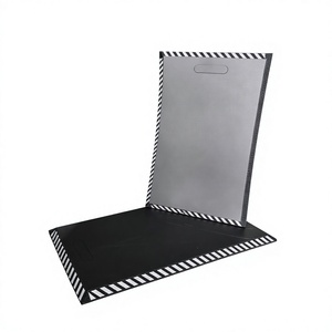 Bouchon en caoutchouc NBR anti-fatigue et antidérapant avec service de découpe et design de drainage pour atelier, garage, plateforme - Product Image 1