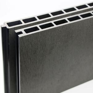 Paneles <span class=keywords><strong>de</strong></span> valla <span class=keywords><strong>de</strong></span> WPC Compre cercas <span class=keywords><strong>de</strong></span> madera <span class=keywords><strong>de</strong></span> plástico compuesto baratas Lijado ignífugo en relieve para exteriores - Product Image 2