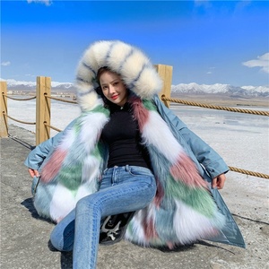 Trench invernale da donna <span class=keywords><strong>con</strong></span> <span class=keywords><strong>cappuccio</strong></span> in finta <span class=keywords><strong>pelliccia</strong></span> di procione <span class=keywords><strong>con</strong></span> motivo Plaid intrecciato <span class=keywords><strong>con</strong></span> bottoni lunghi in <span class=keywords><strong>pelliccia</strong></span> di volpe Parka - Product Image 2