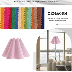 Lampada da tavolo con paralume rosa a forma di petalo lampada decorativa a prova di umidità paralume piegato in tessuto pieghettato in PVC