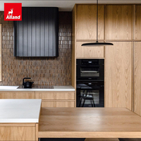 Armoires de cuisine Allandcabinet minimalistes en bois naturel de style japonais, en chêne blanc scié, avec design sans poignées et îlot en marbre