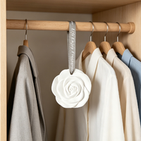 Diffuseur d'huiles essentielles en porcelaine artisanale en forme de fleur, parfum d'ambiance pour la maison, diffuseur suspendu en céramique parfumée, désodorisant pour voiture et armoire