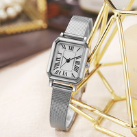 Montre élégante pour étudiante à cadran rectangulaire rétro, montre à quartz pour femme haut de gamme avec bracelet en maille d'alliage, vente en gros disponible