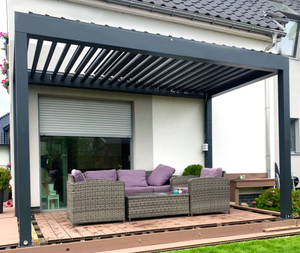 Pergola bioclimatique motorisée en aluminium pour usage familial avec télécommande, résistante au vent et utilisable toute l'année - Product Image 6