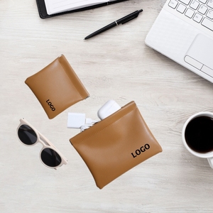 Pochette à bijoux magnétique carrée de luxe en cuir artificiel avec logo en relief sac à monnaie portable à presser - Product Image 1