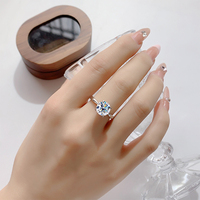 NORELLE 2025 Cincin Tunangan Klasik Empat Cakar Trendy 0.5-2 CT Moissanite Cincin Pernikahan Perak Sterling 925 untuk Wanita Hadiah