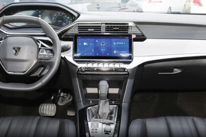 <span class=keywords><strong>Peugeot</strong></span> 408 1.6T Turbo 2022 Berline Compacte <span class=keywords><strong>d</strong></span>'Occasion 4 Portes 5 Places Boîte Semi-Automatique 6 Vitesses Traction Avant Cuir R17 LED Foncés - Product Image 4