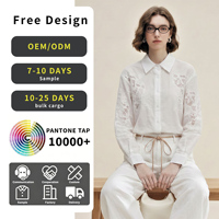 Chemise blanche en dentelle florale ajourée à motifs patchwork, avec texture à rayures verticales pour femme, col à revers, haut ample à manches longues
