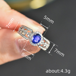 Anello Geometrico Traforato di Lusso per Donne, Gioiello da Dito Vintage alla Moda - Product Image 5
