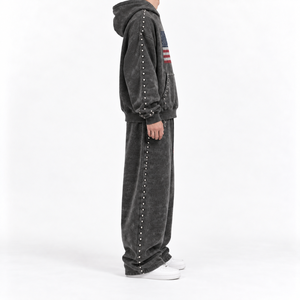 Ensemble de survêtement gris foncé à capuche pour homme avec imprimé drapeau américain et clous, style streetwear, coupe ample, sweat-shirt et pantalon pleine longueur - Product Image 4