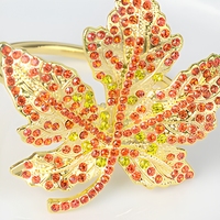 Anneau de serviette en fer style occidental en forme de feuille d'érable pour la décoration de table d'hôtel, de banquet ou de mariage