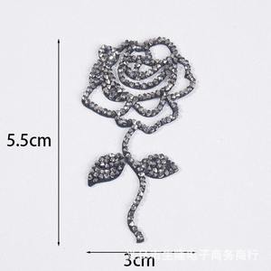 Nouveauté : breloques en résine scintillante avec lettres en strass pour la décoration de vêtements, sacs, chaussures, chapeaux, etc. - Product Image 2