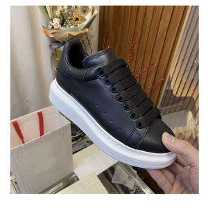 Mocassins de luxe pour hommes de haute qualité, chaussures décontractées blanches à semelle épaisse, en cuir microfibre avec amorti et lacets intégraux - Product Image 2