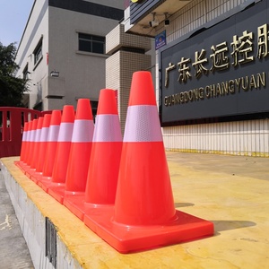 Fournisseur chinois de cônes de signalisation en PVC réfléchissant orange pour la sécurité routière en rouge et en orange - Product Image 2