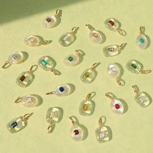 Collana con Ciondolo Quadrato in Zircone con Dodici Pietre Portafortuna Colorate e Catena a Bambù per E-commerce Transfrontaliero - Product Image 1